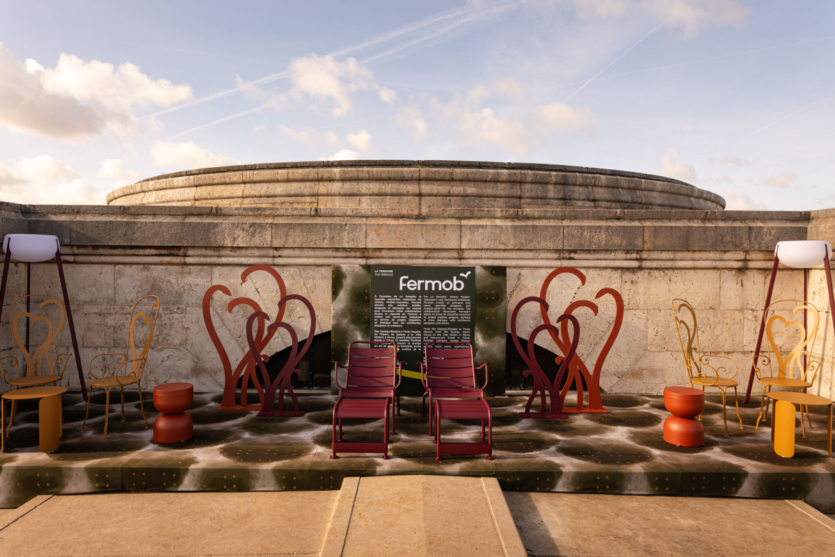 Outdoor chairs and red steel screens on the roof of the Arc de Triomphe