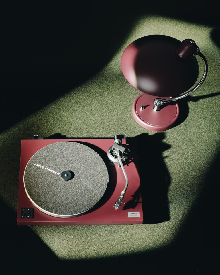 A Turntable That Dresses to Match a Bauhaus Lamp