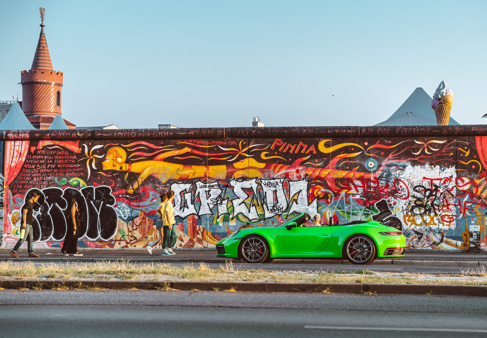 sixtysix mag berlin wall porsche 911 bose