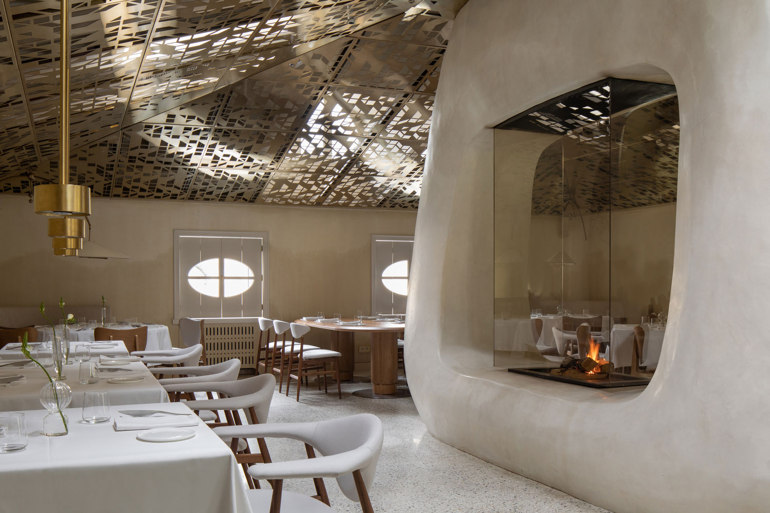 Veter Design VETER Designs Artest, a Moscow Restaurant Bridging Two Worlds